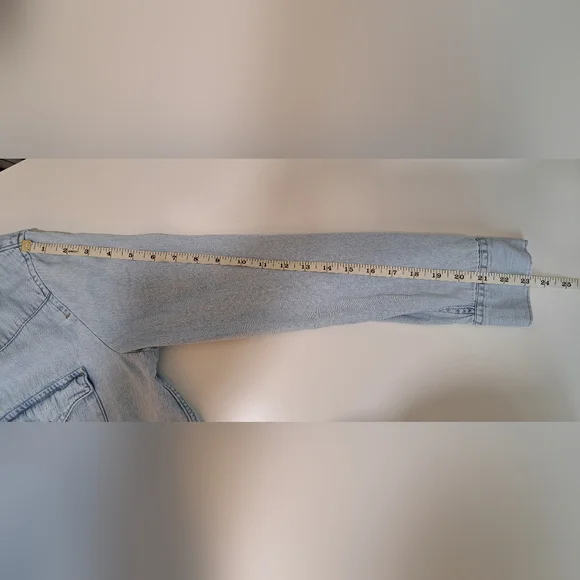 Levi’s Pearl Snap Western Shirt – Women’s Medium (Light Wash Blue, 100% Cotton) - Picture 8 of 10